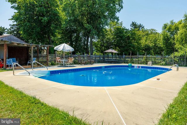 2208 HORNS POINT RD, Cambridge, MD 21613