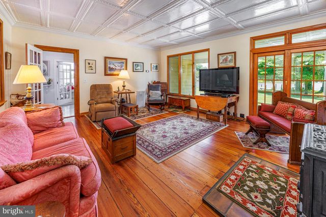 2208 HORNS POINT RD, Cambridge, MD 21613