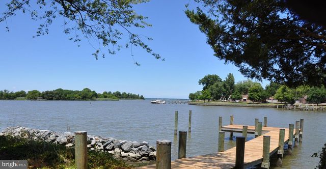 2208 HORNS POINT RD, Cambridge, MD 21613