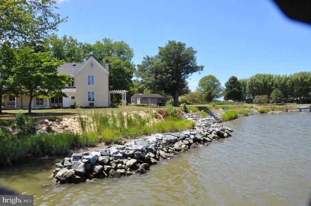 2208 HORNS POINT RD, Cambridge, MD 21613