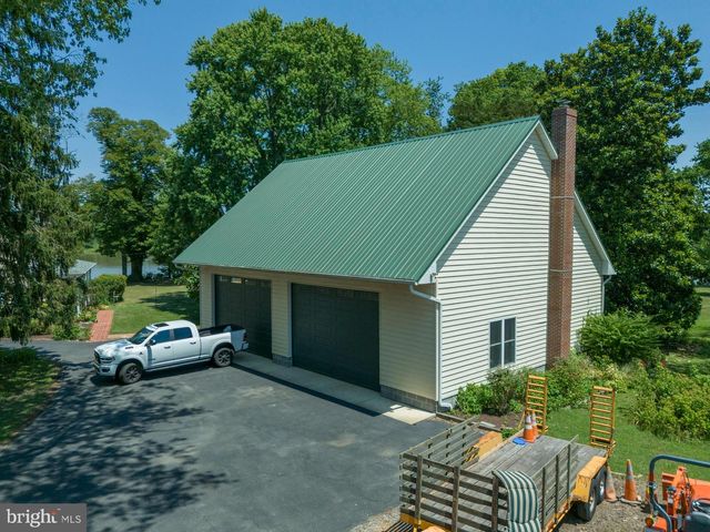 2208 HORNS POINT RD, Cambridge, MD 21613