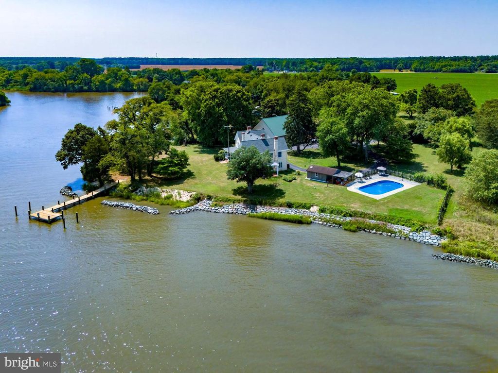2208 HORNS POINT RD, Cambridge, MD 21613