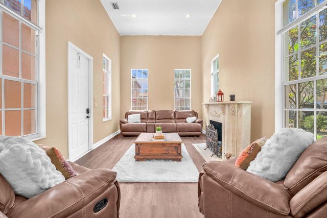 516 SW 147th Terrace 4-43, Pembroke Pines, FL 33027