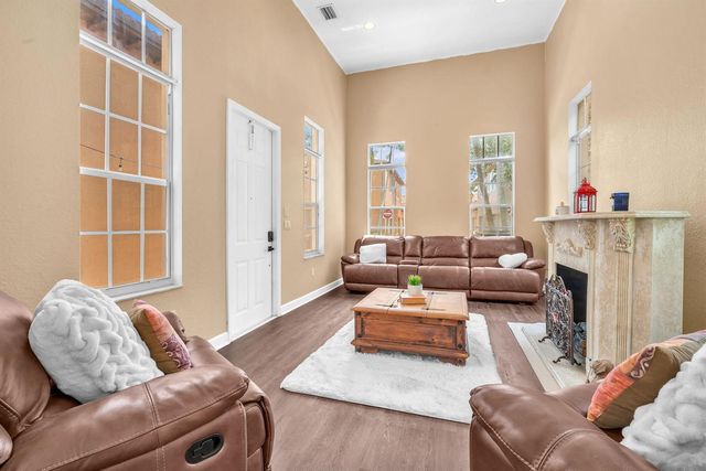 516 SW 147th Terrace 4-43, Pembroke Pines, FL 33027