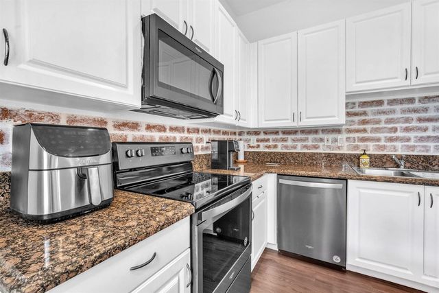 516 SW 147th Terrace 4-43, Pembroke Pines, FL 33027