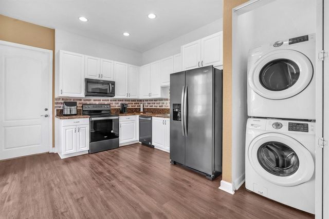 516 SW 147th Terrace 4-43, Pembroke Pines, FL 33027