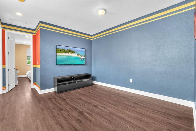 516 SW 147th Terrace 4-43, Pembroke Pines, FL 33027