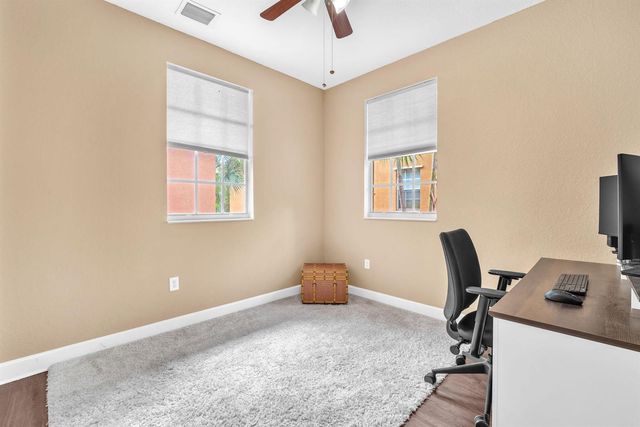 516 SW 147th Terrace 4-43, Pembroke Pines, FL 33027