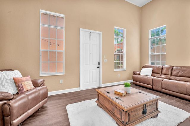 516 SW 147th Terrace 4-43, Pembroke Pines, FL 33027