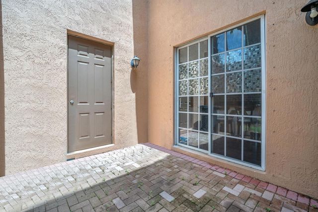 516 SW 147th Terrace 4-43, Pembroke Pines, FL 33027