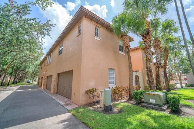 516 SW 147th Terrace 4-43, Pembroke Pines, FL 33027