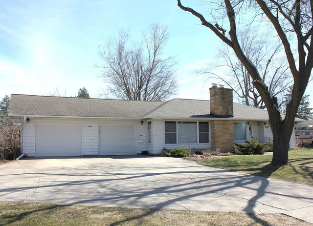3004 McClain Drive, Cedar Falls, IA 50613