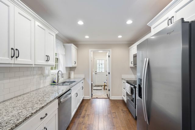 117 E Circle Dr, Burns, TN 37029
