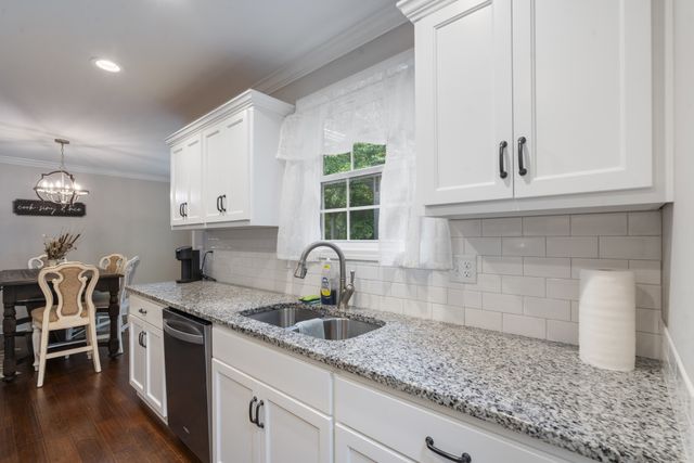 117 E Circle Dr, Burns, TN 37029