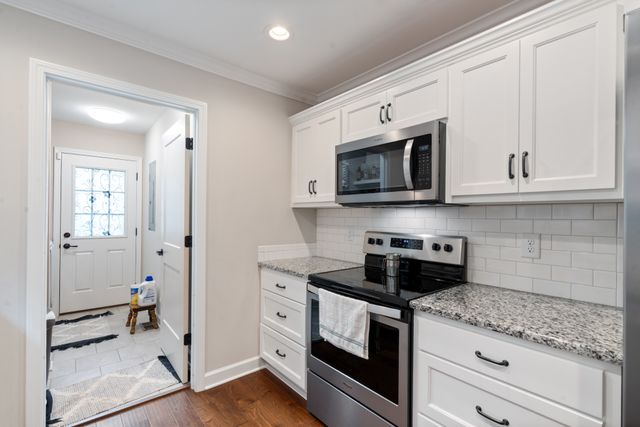 117 E Circle Dr, Burns, TN 37029