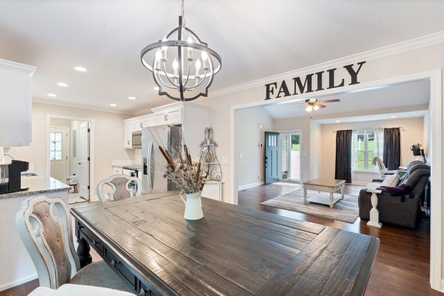 117 E Circle Dr, Burns, TN 37029
