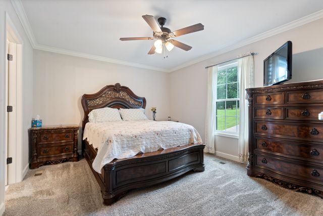 117 E Circle Dr, Burns, TN 37029