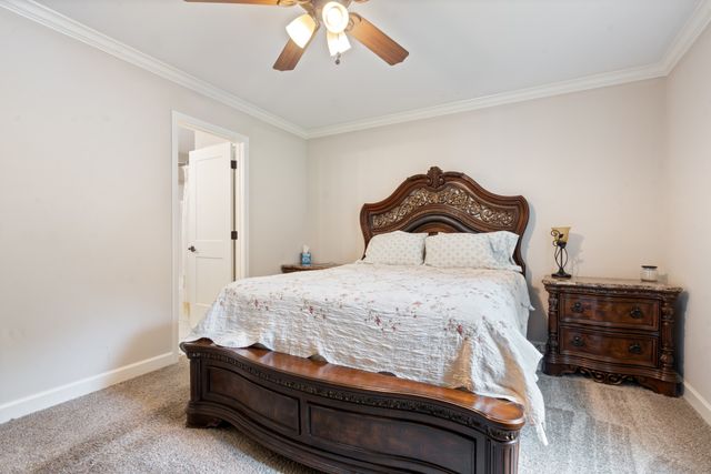 117 E Circle Dr, Burns, TN 37029