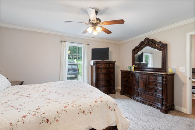 117 E Circle Dr, Burns, TN 37029