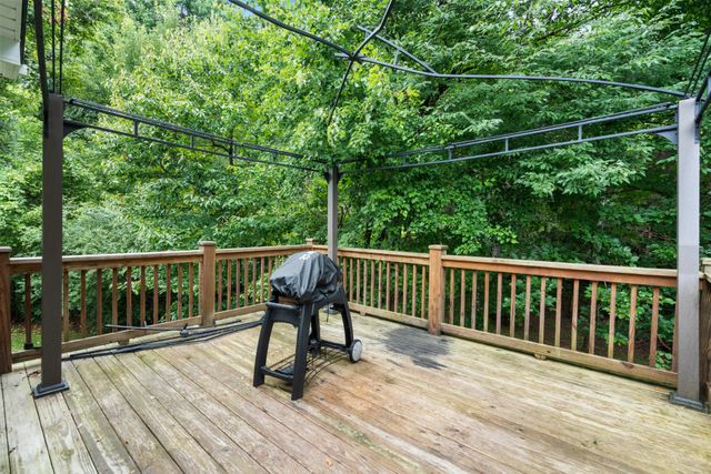 117 E Circle Dr, Burns, TN 37029