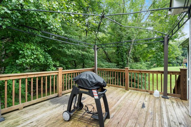 117 E Circle Dr, Burns, TN 37029