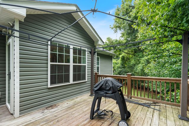 117 E Circle Dr, Burns, TN 37029