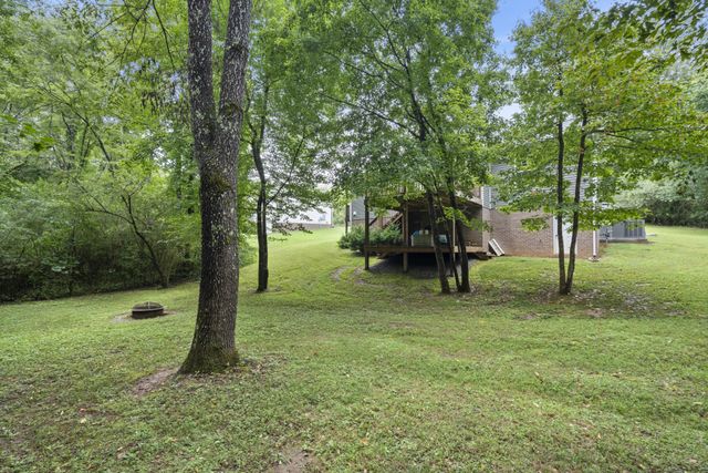 117 E Circle Dr, Burns, TN 37029