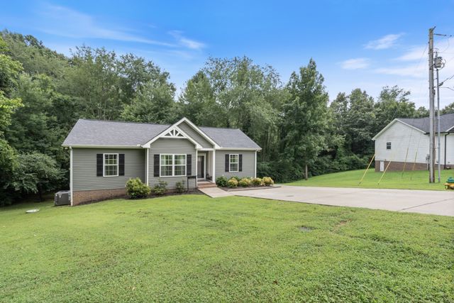 117 E Circle Dr, Burns, TN 37029