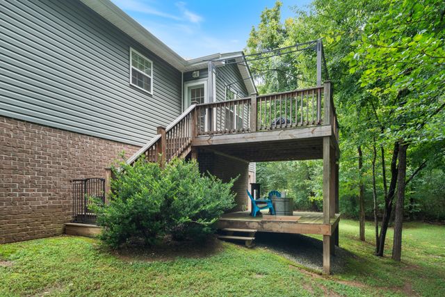 117 E Circle Dr, Burns, TN 37029