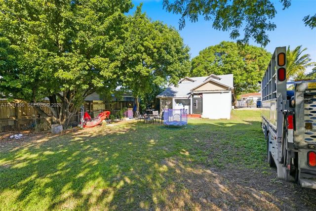 2142 NW 33rd St, Miami, FL 33142