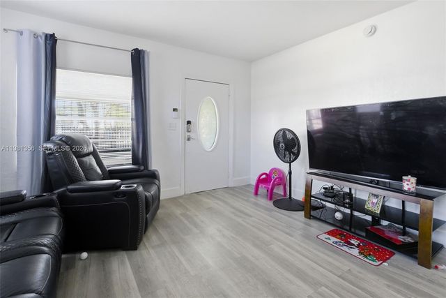 2142 NW 33rd St, Miami, FL 33142