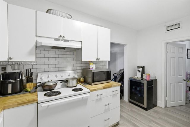 2142 NW 33rd St, Miami, FL 33142