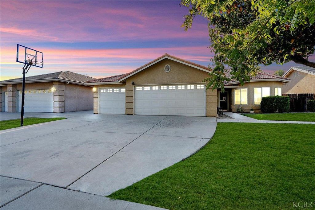 525 Mallard Avenue, Lemoore, CA 93245