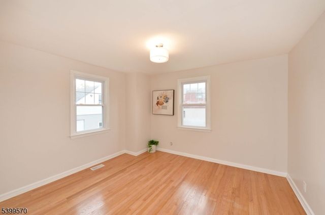 16 Liberty St, Little Ferry Boro, NJ 07643