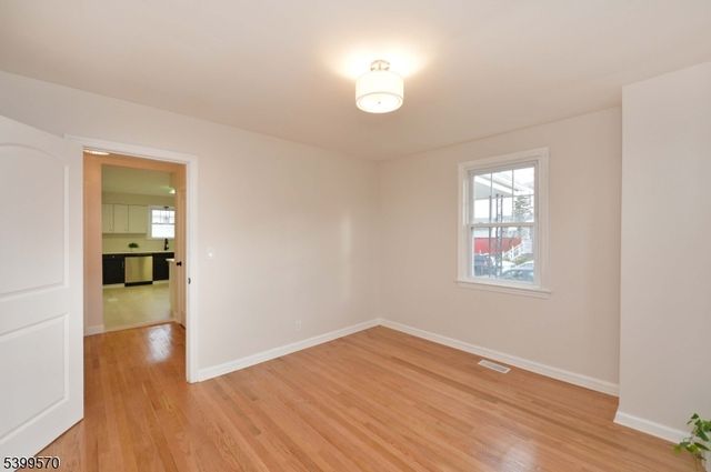 16 Liberty St, Little Ferry Boro, NJ 07643