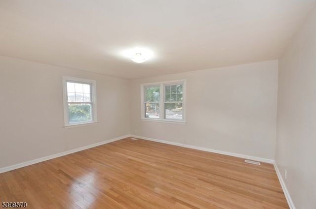 16 Liberty St, Little Ferry Boro, NJ 07643