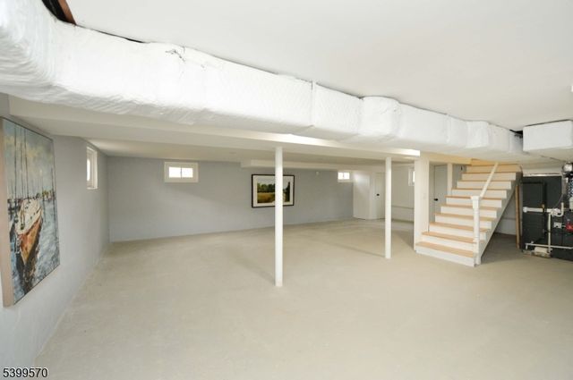 16 Liberty St, Little Ferry Boro, NJ 07643