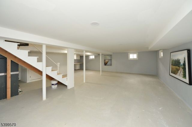 16 Liberty St, Little Ferry Boro, NJ 07643