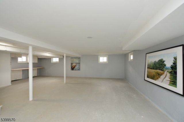 16 Liberty St, Little Ferry Boro, NJ 07643