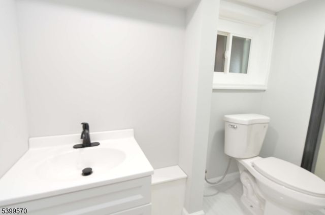 16 Liberty St, Little Ferry Boro, NJ 07643