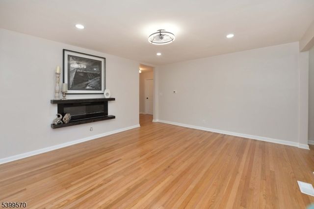 16 Liberty St, Little Ferry Boro, NJ 07643