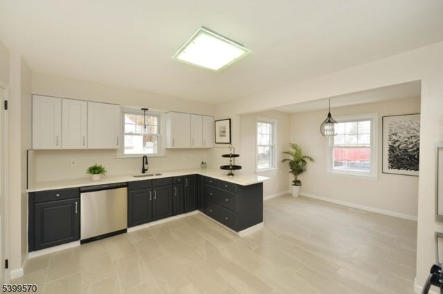 16 Liberty St, Little Ferry Boro, NJ 07643