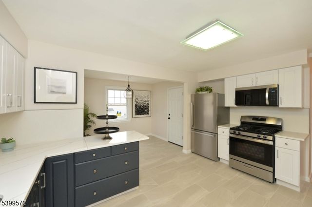 16 Liberty St, Little Ferry Boro, NJ 07643