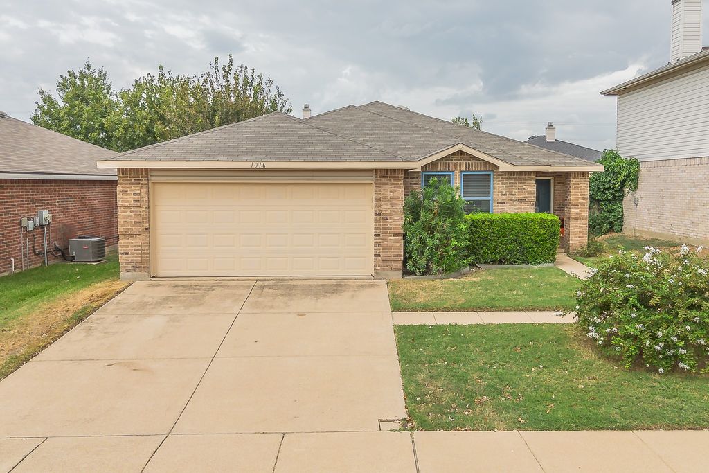 1016 Stone Chapel Way, Fort Worth, TX 76179 — exterior