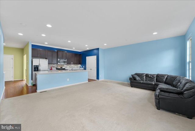 7813 CRESCENT PARK DR, Gainesville, VA 20155
