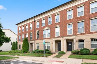 7813 CRESCENT PARK DR, Gainesville, VA 20155