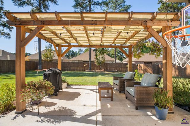 106 Gracetree Way, Kathleen, GA 31047