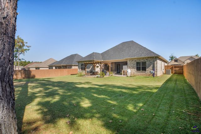 106 Gracetree Way, Kathleen, GA 31047