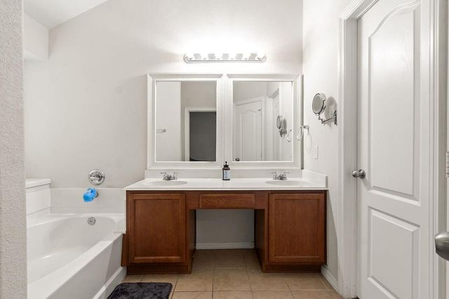 225 Splintered Arrow Drive, La Marque, TX 77568