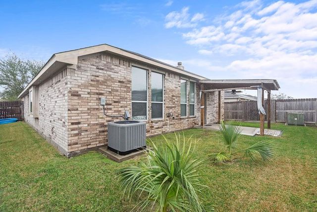 225 Splintered Arrow Drive, La Marque, TX 77568